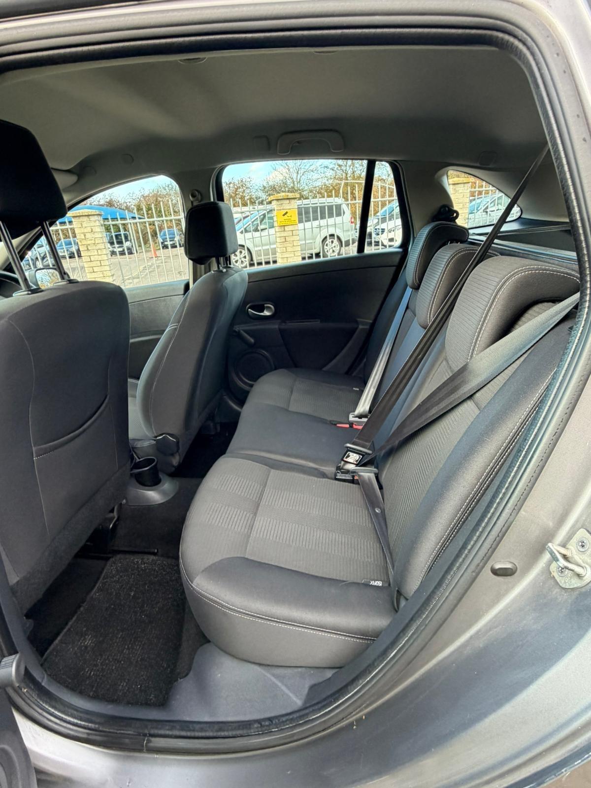 Used Renault Clio 2009 for sale - 76472690: Photo 16