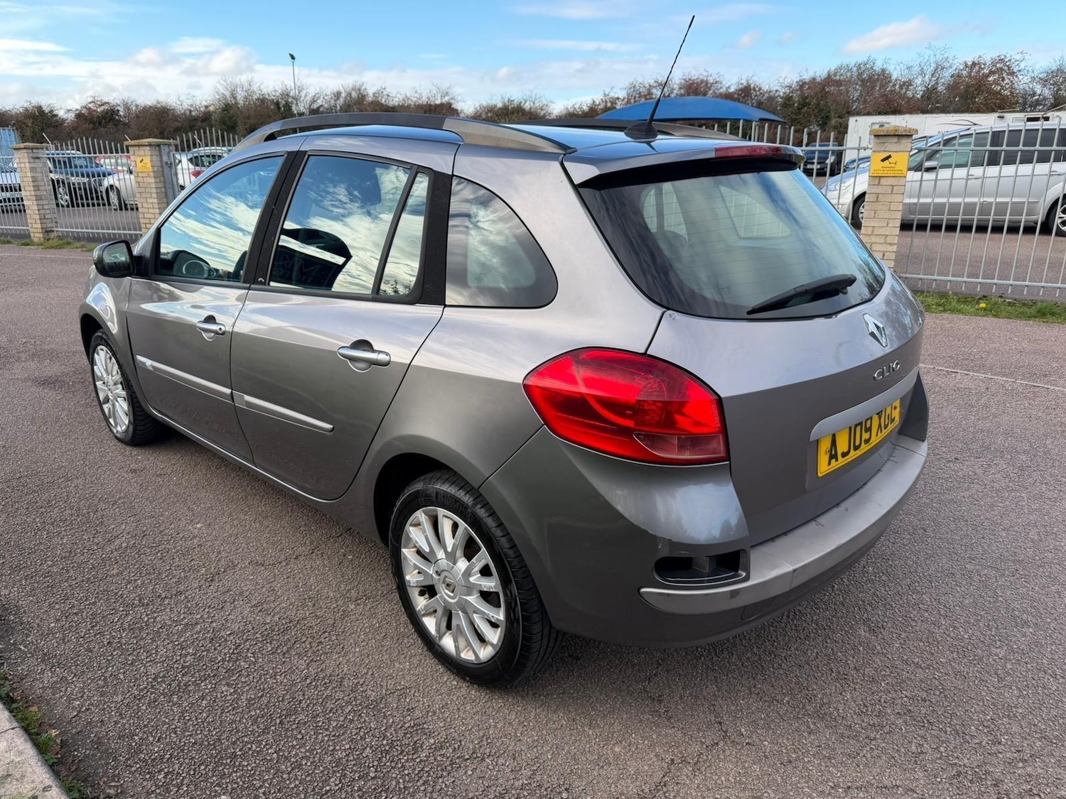 Used Renault Clio 2009 for sale - 76472690: Photo 4