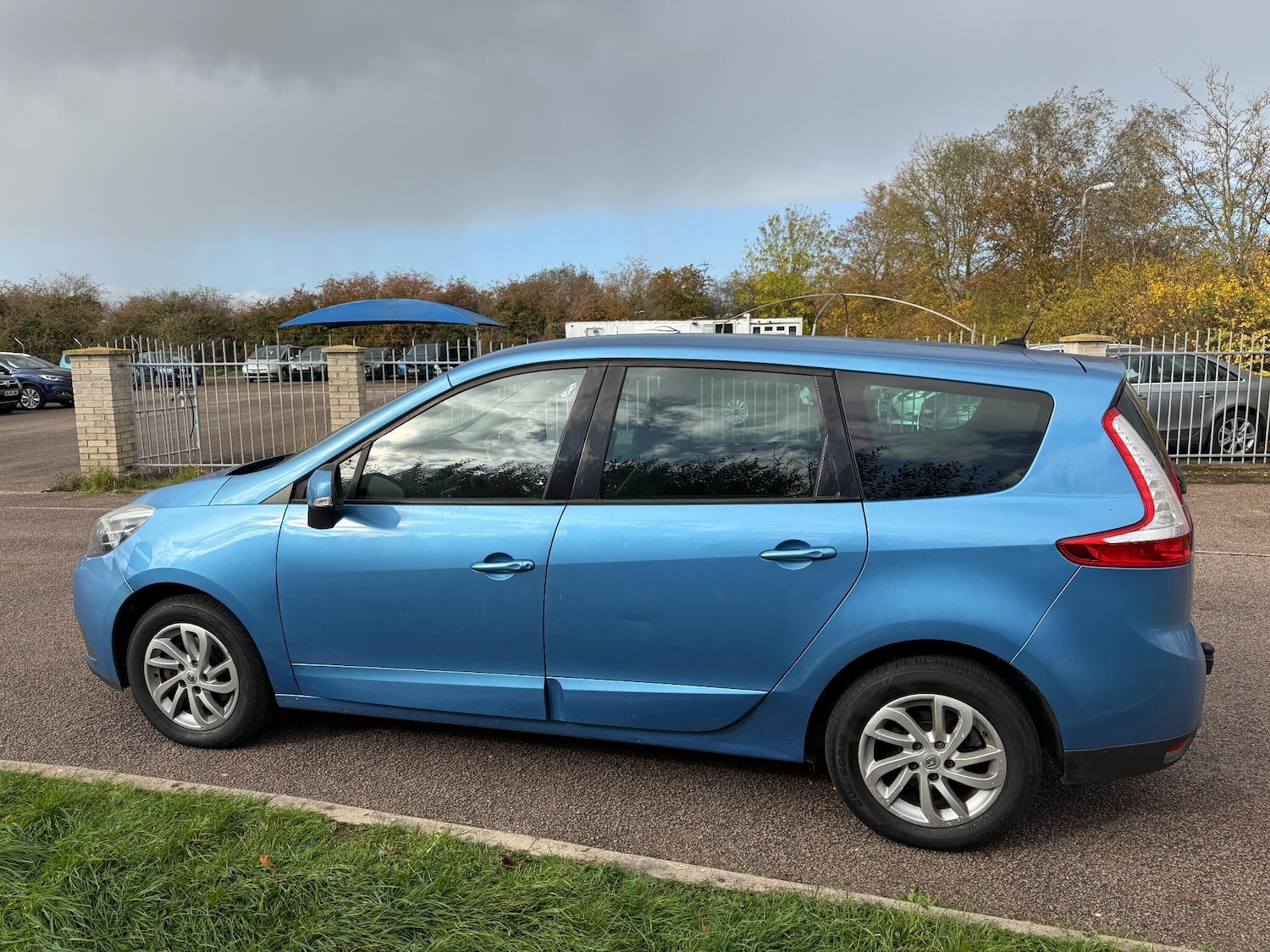 Used Renault Grand Scenic 2013 for sale - 76378036: Photo 5