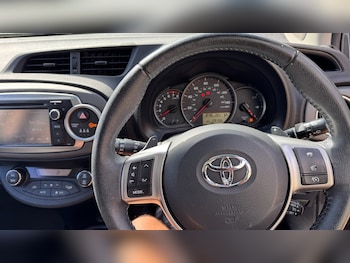 Used Toyota Yaris 2014 for sale - 79073340: Photo