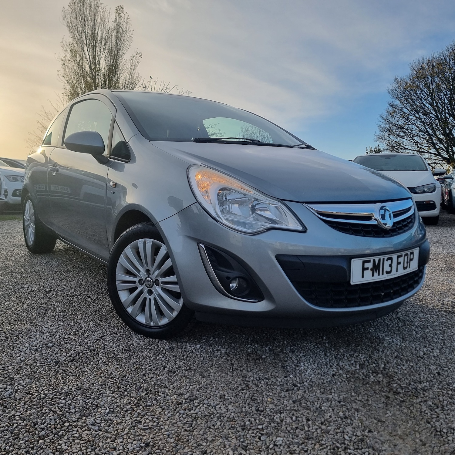 Used Vauxhall Corsa 2013 for sale - 76567856: Photo 2
