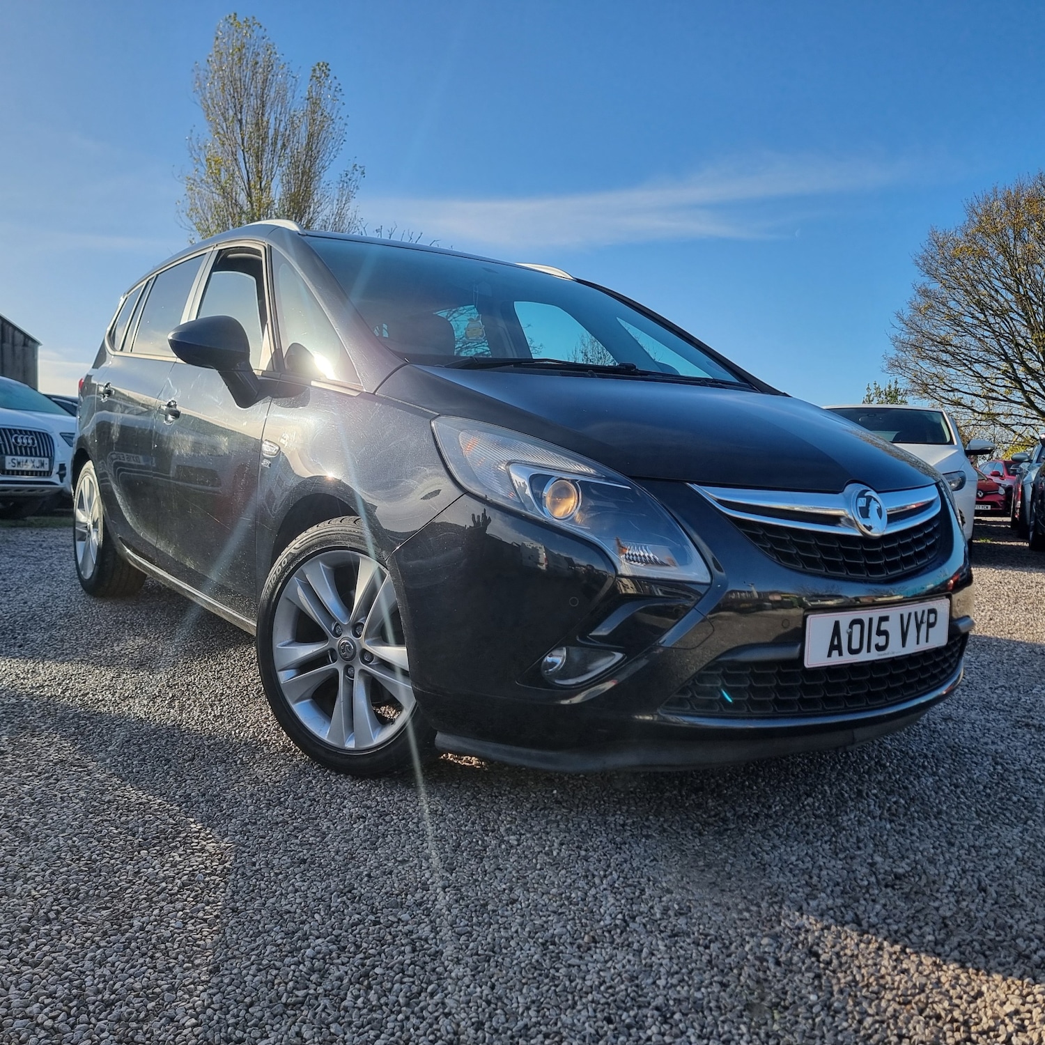 Used Vauxhall Zafira 2015 for sale - 76567835: Photo 2