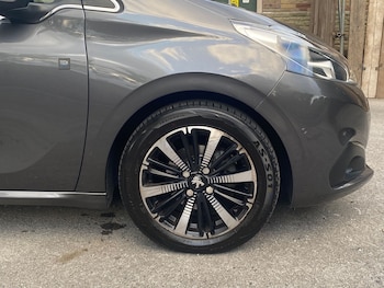 Used Peugeot 208 2019 for sale - 79330980: Photo