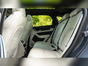 Used Jaguar F-Pace 2024 for sale - 79200433: Photo