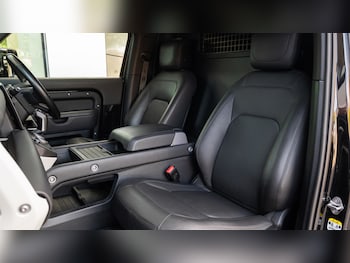 Used Land Rover Defender 2023 for sale - 79200067: Photo