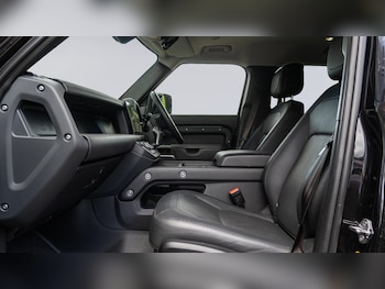 Used Land Rover Defender 2024 for sale - 79200450: Photo