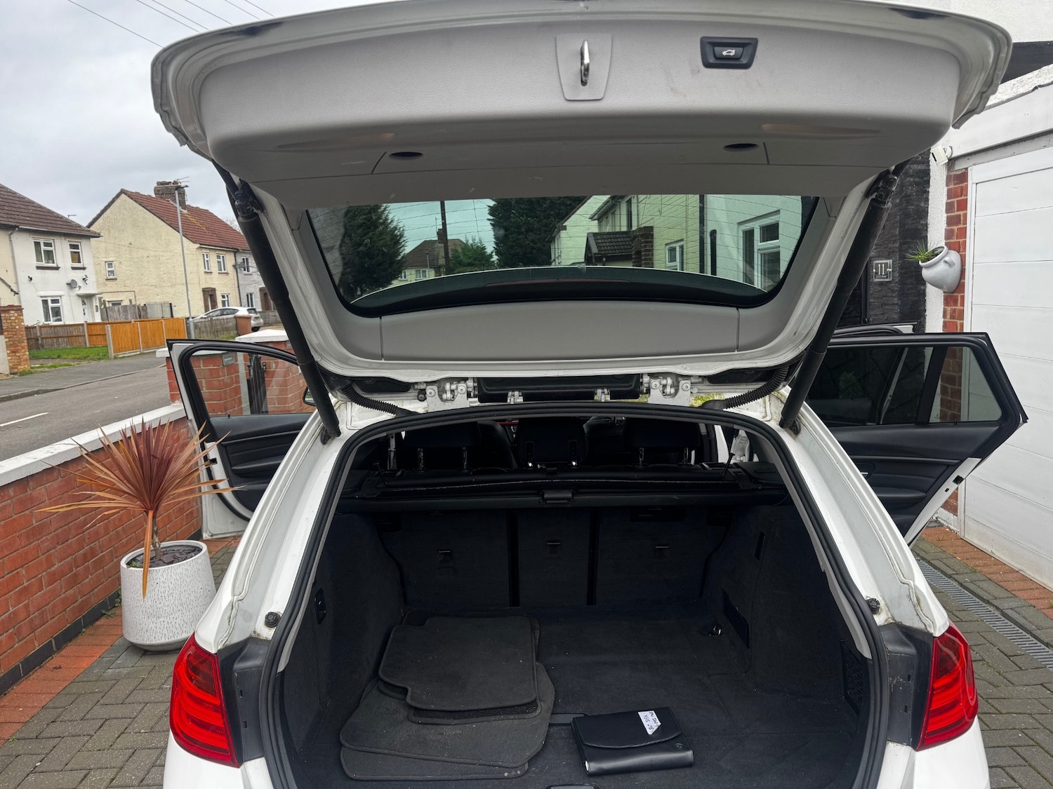 Used BMW 3 Series 2015 for sale - 77640342: Photo 12