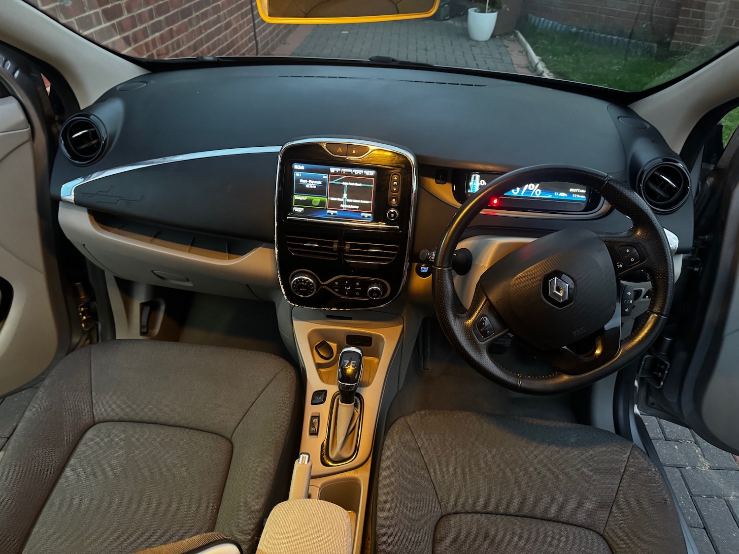 Used Renault Zoe 2015 for sale - 76520301: Photo 5