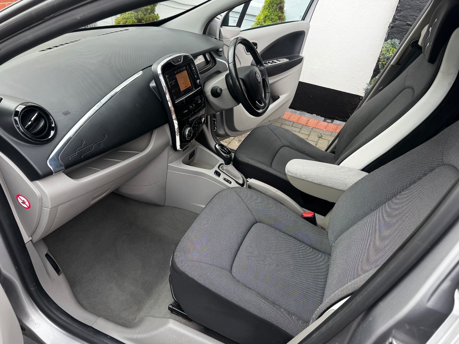 Used Renault Zoe 2015 for sale - 76520301: Photo 8