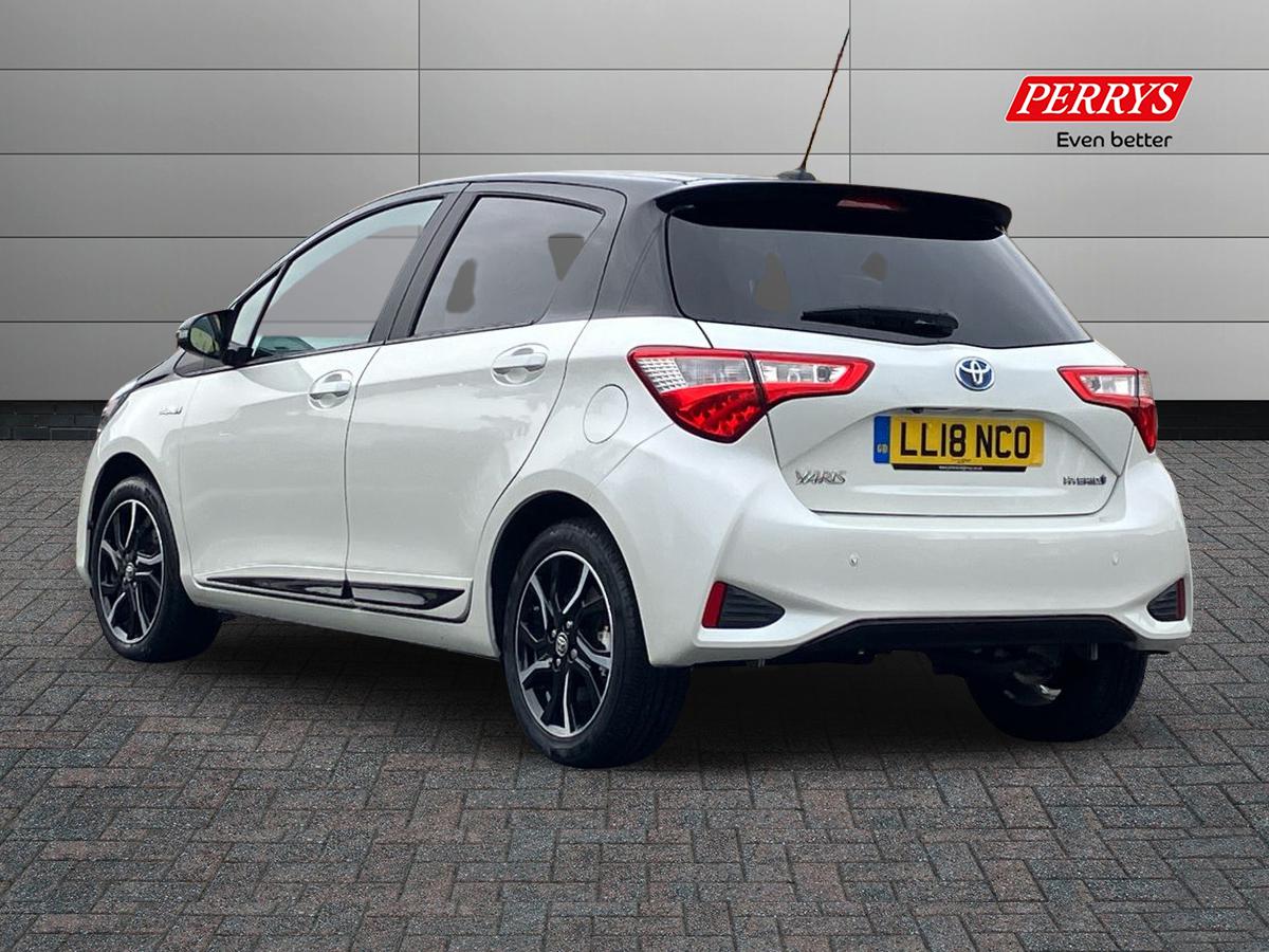 Used Toyota Yaris 2018 for sale - 76330680: Photo 2