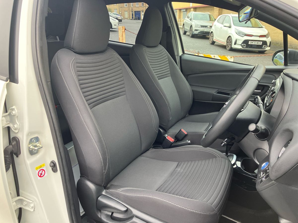 Used Toyota Yaris 2018 for sale - 76330680: Photo 37