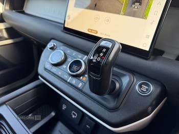 Used Land Rover Defender 2021 for sale - 76095436: Photo 3