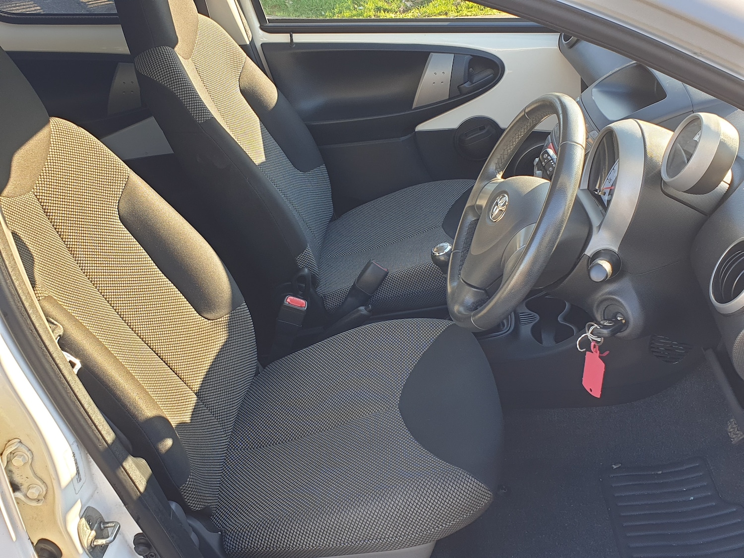 Used Toyota AYGO 2012 for sale - 76604311: Photo 10