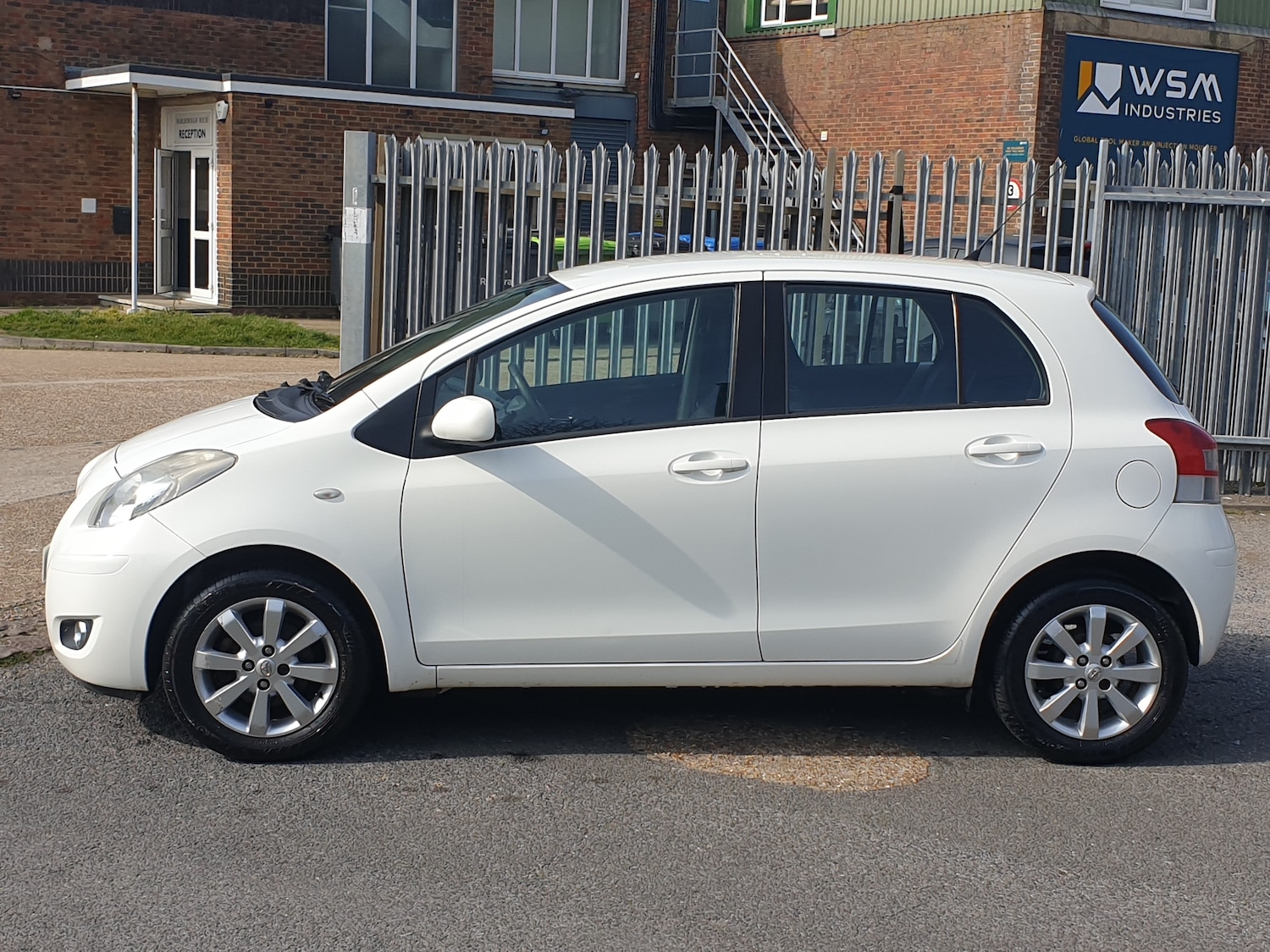 Used Toyota Yaris 2011 for sale - 77976118: Photo 4