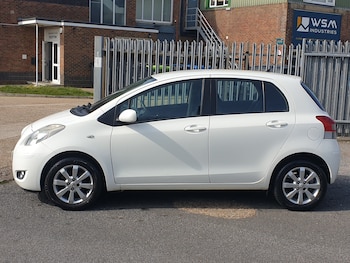 Used Toyota Yaris 2011 for sale - 77976118: Photo