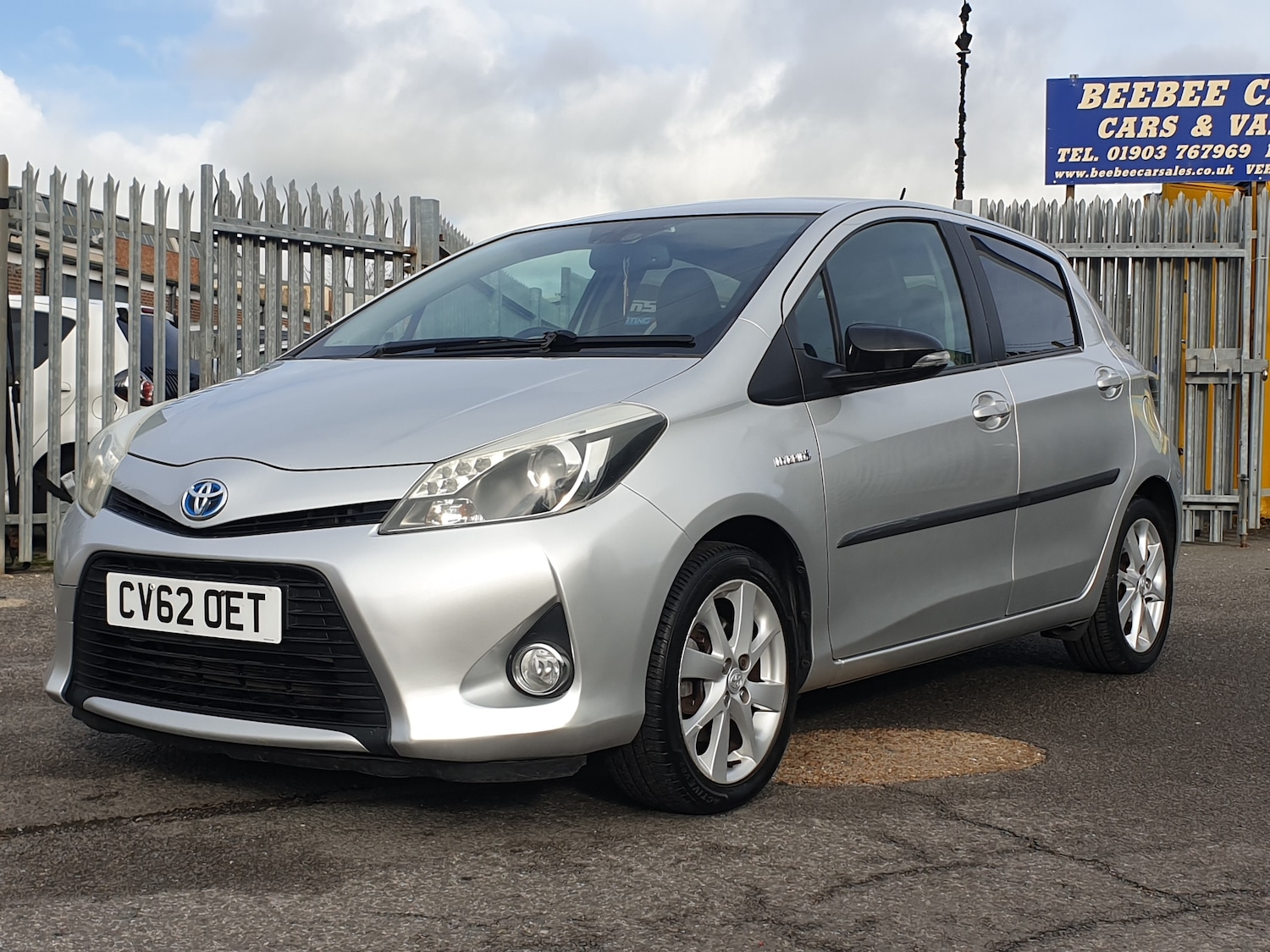 Used Toyota Yaris 2012 for sale - 76545928: Photo 1