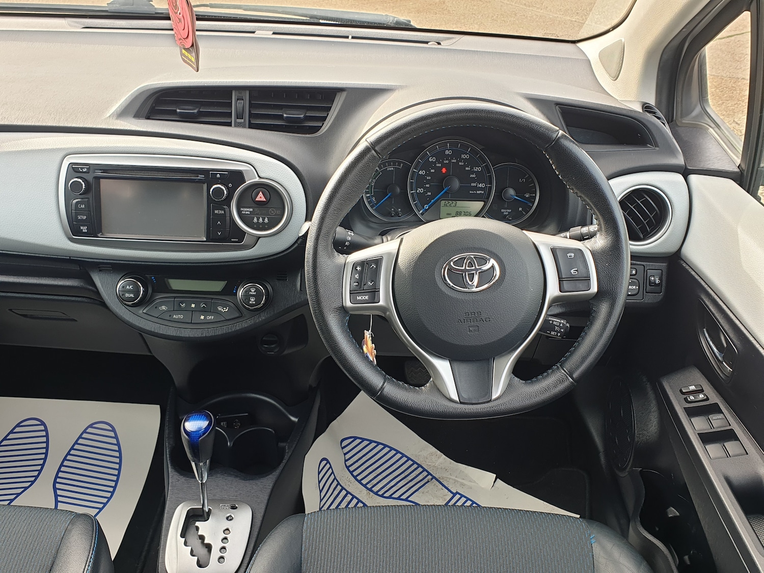 Used Toyota Yaris 2012 for sale - 76545928: Photo 13