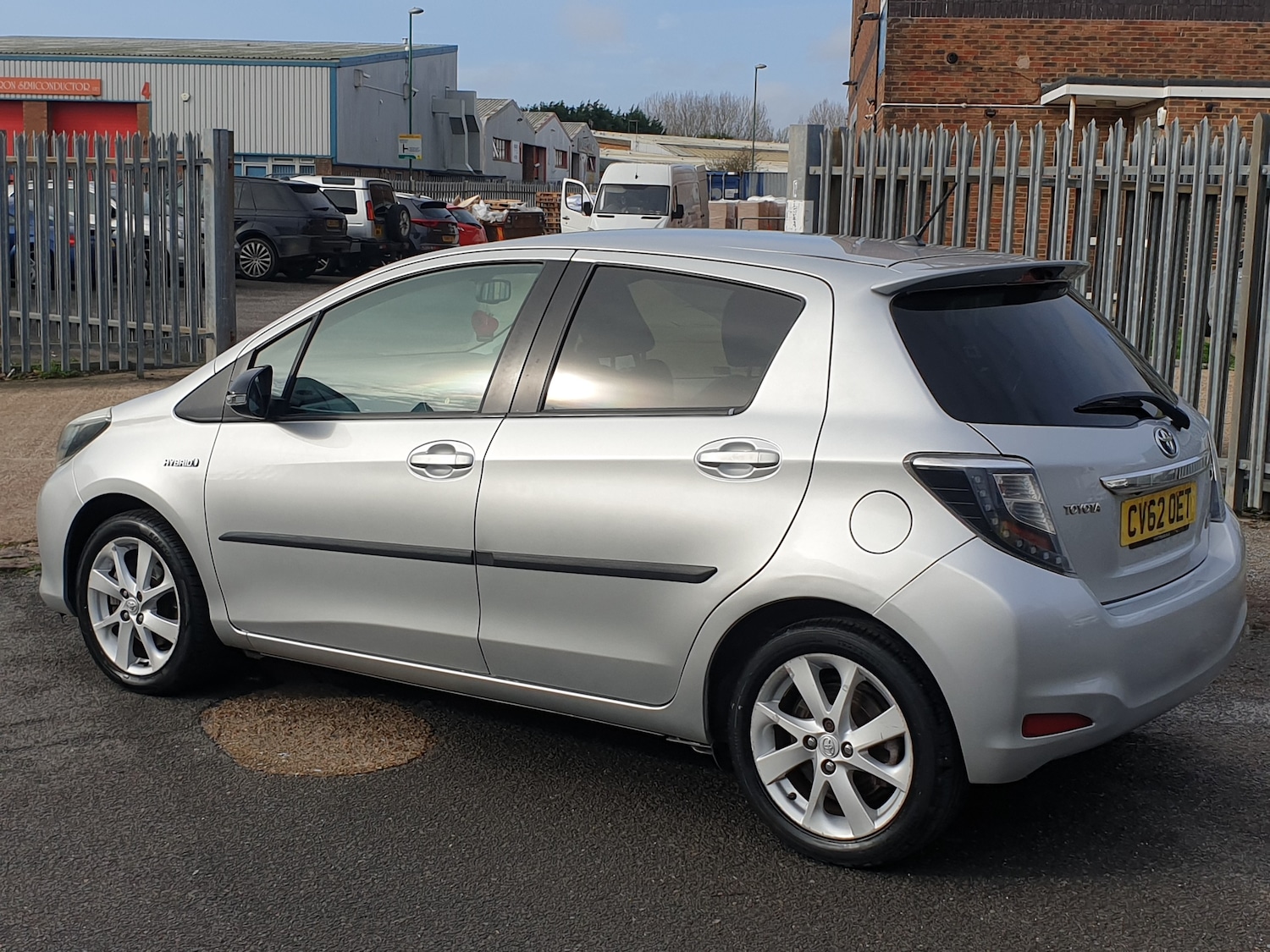 Used Toyota Yaris 2012 for sale - 76545928: Photo 2