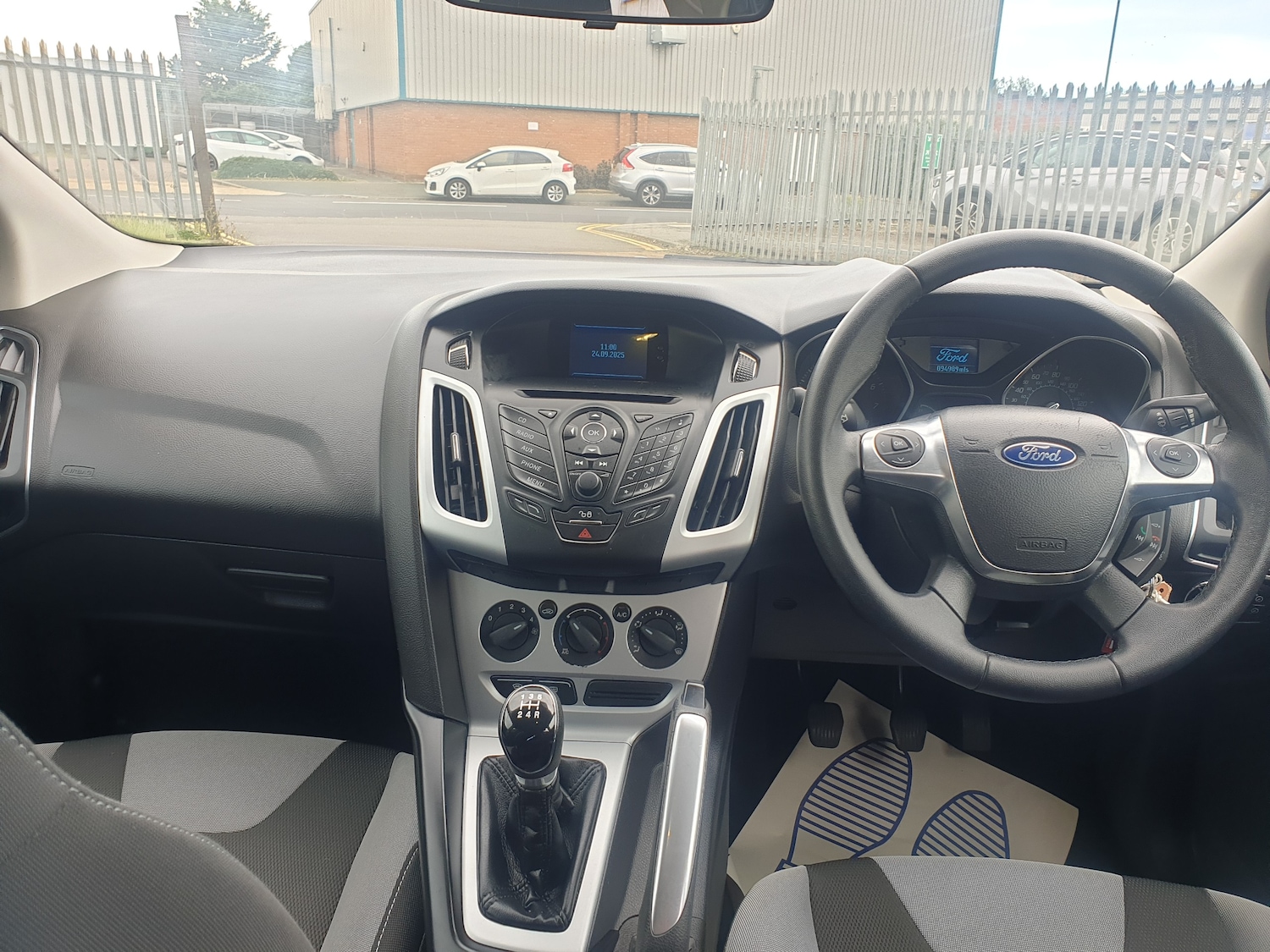 Used Ford Focus 2011 for sale - 76754757: Photo 12