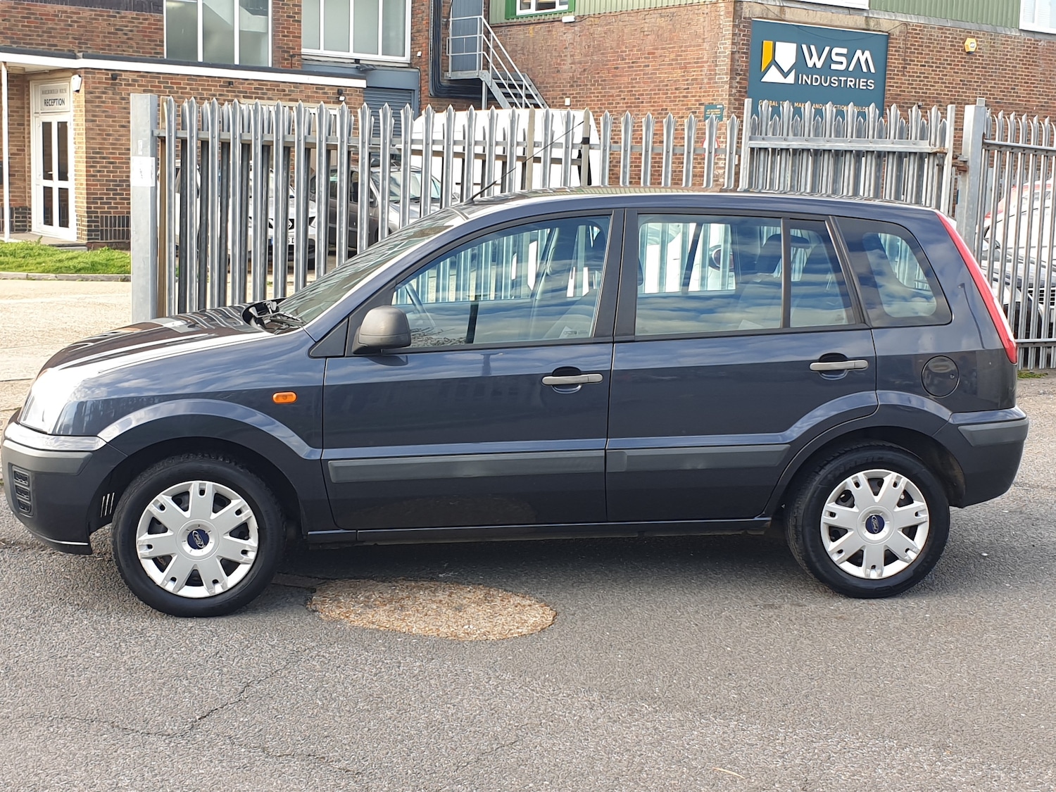 Used Ford Fusion 2010 for sale - 76545933: Photo 4