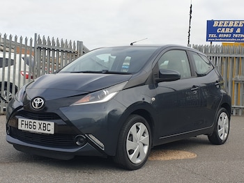 2017 (66) - 1.0 VVT-i x-play Hatchback 5dr Petrol Manual Euro 6 (68 ps)