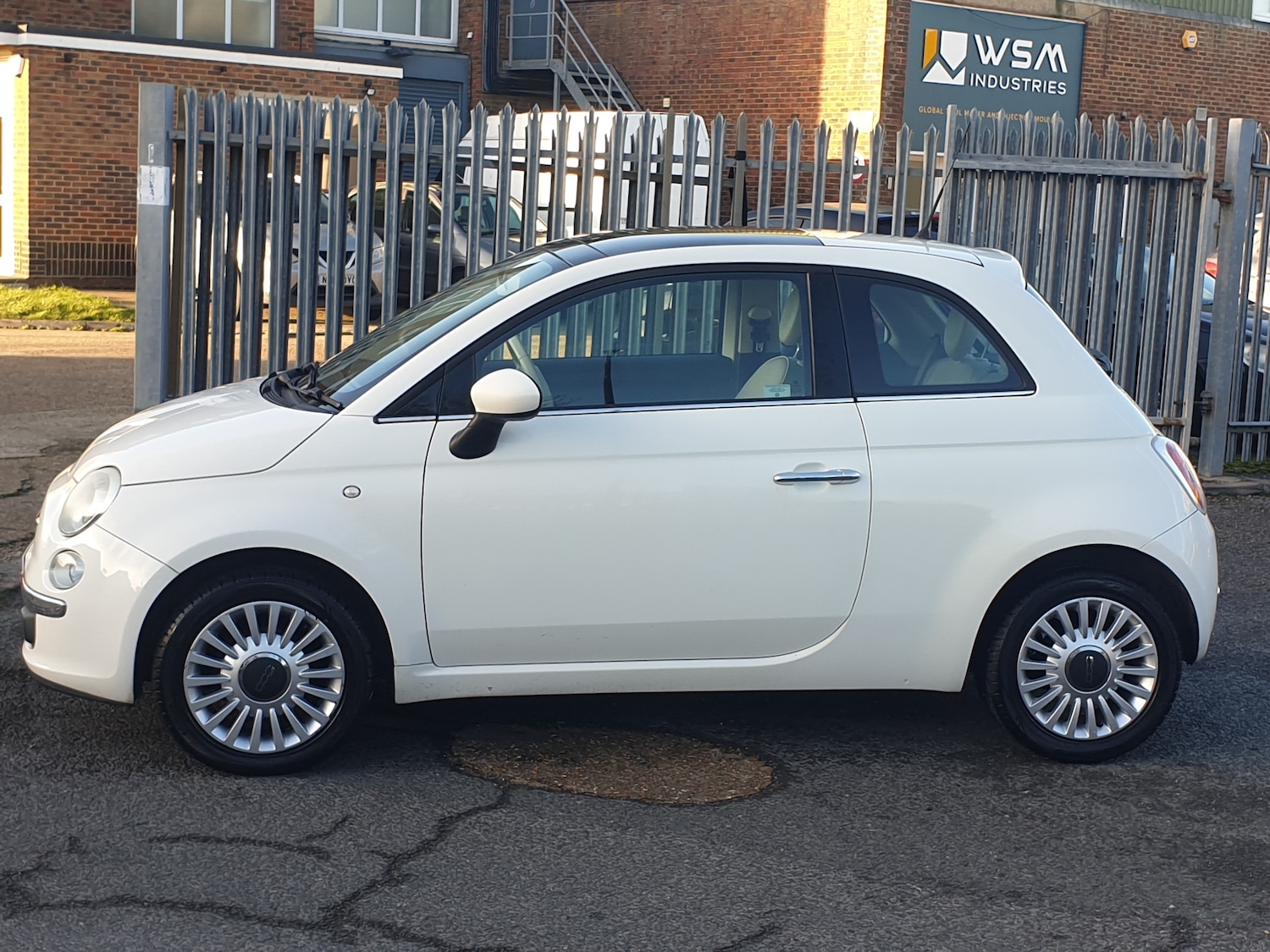 Used Fiat 500 2010 for sale - 77118111: Photo 4