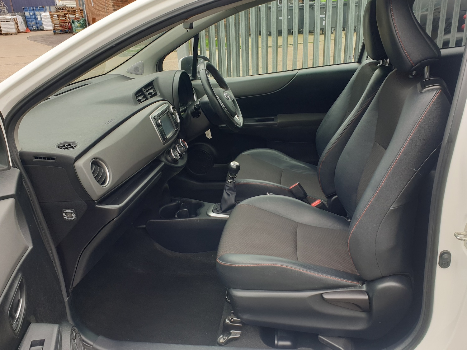 Used Toyota Yaris 2013 for sale - 77570944: Photo 14