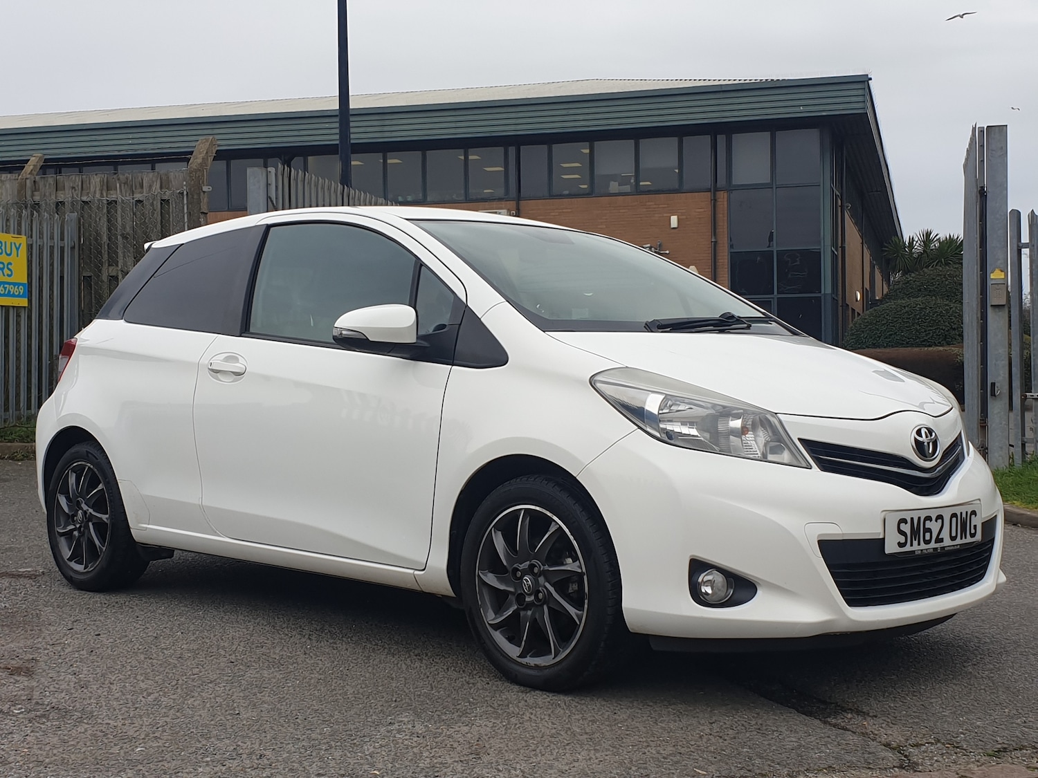 Used Toyota Yaris 2013 for sale - 77570944: Photo 2