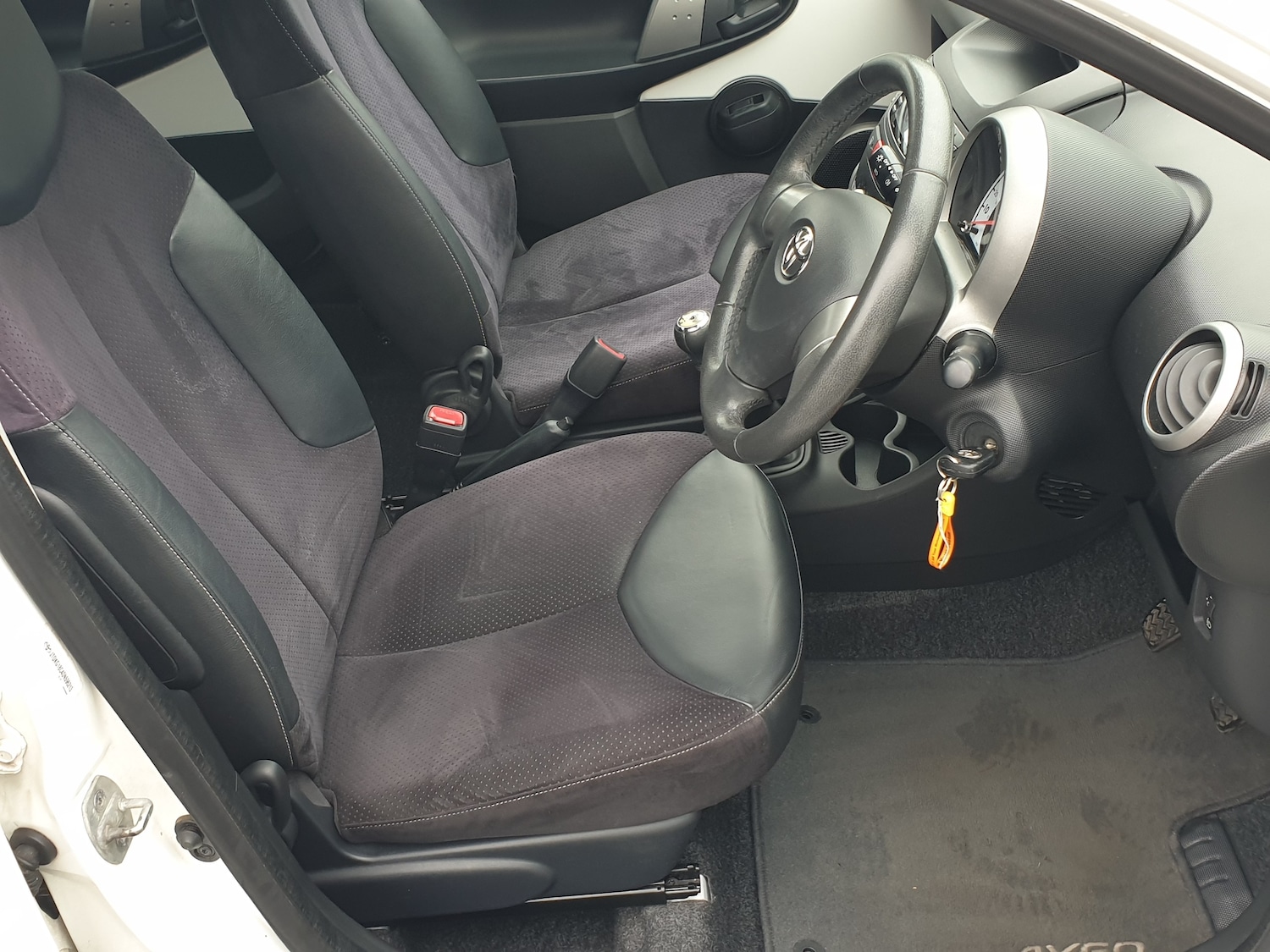 Used Toyota AYGO 2013 for sale - 77249330: Photo 10