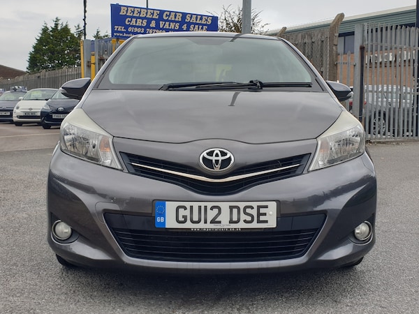 Used Toyota Yaris 2012 for sale - 76273773: Photo 2