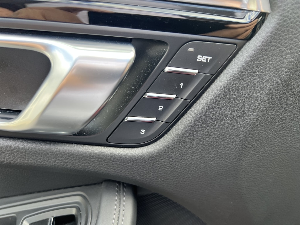 Used Porsche Macan 2020 for sale - 78202305: Photo 27