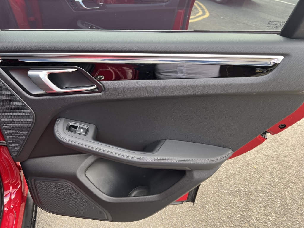 Used Porsche Macan 2020 for sale - 78202305: Photo 31