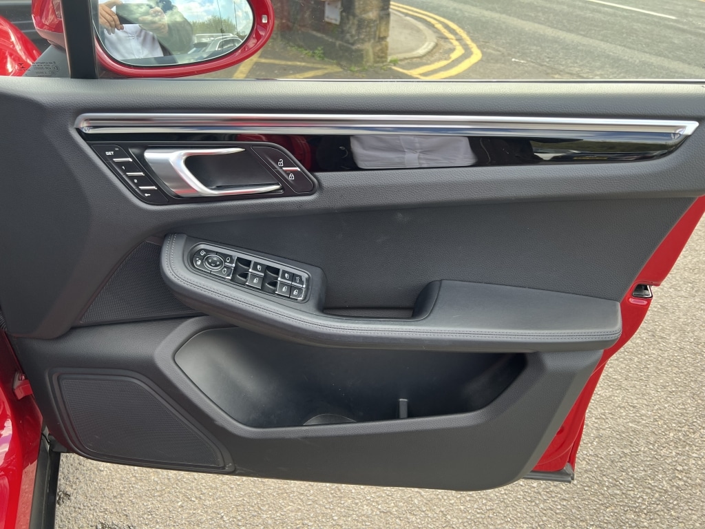 Used Porsche Macan 2020 for sale - 78202305: Photo 32