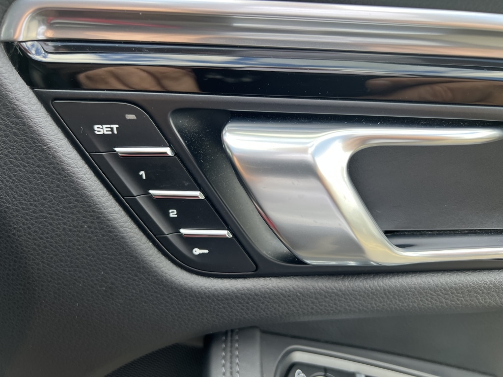 Used Porsche Macan 2020 for sale - 78202305: Photo 33