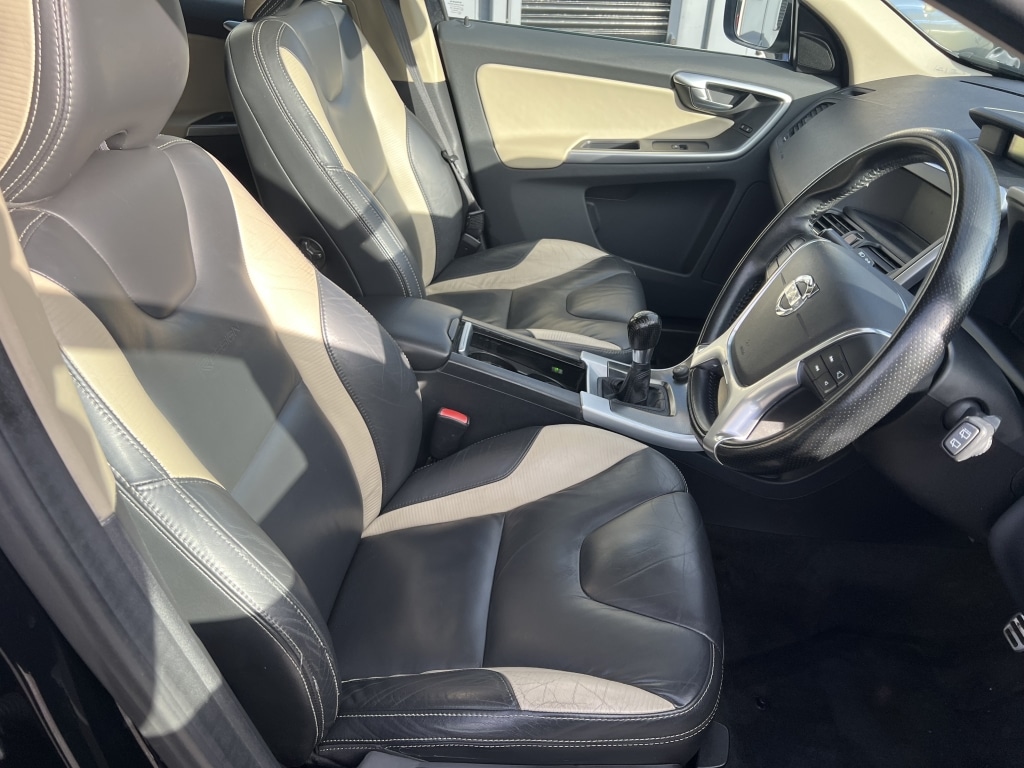 Used Volvo XC60 2010 for sale - 76383456: Photo 15