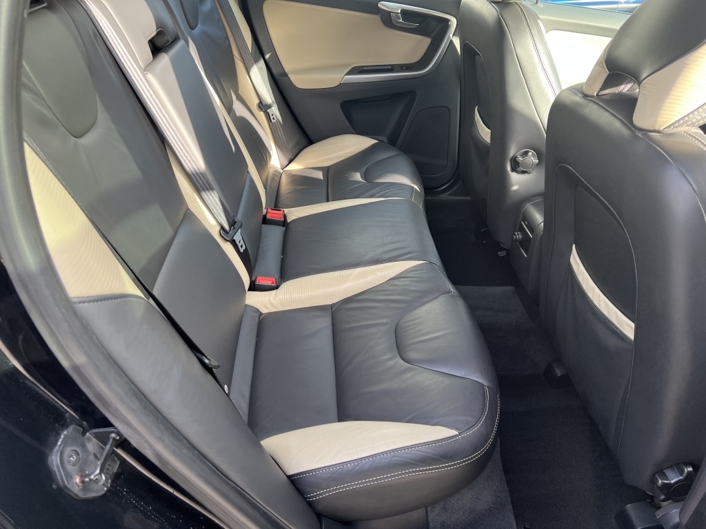 Used Volvo XC60 2010 for sale - 76383456: Photo 16