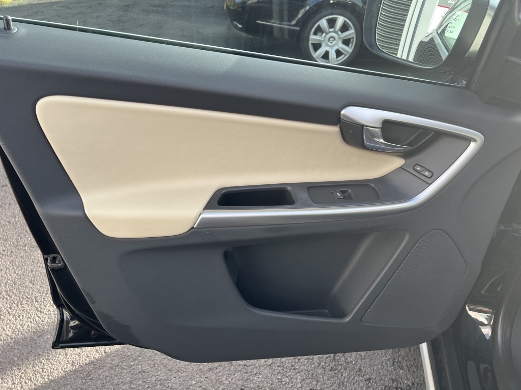 Used Volvo XC60 2010 for sale - 76383456: Photo 18