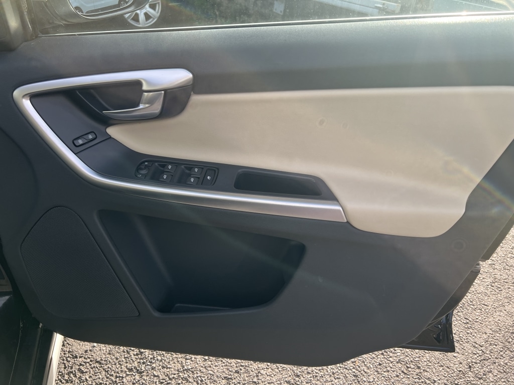 Used Volvo XC60 2010 for sale - 76383456: Photo 23