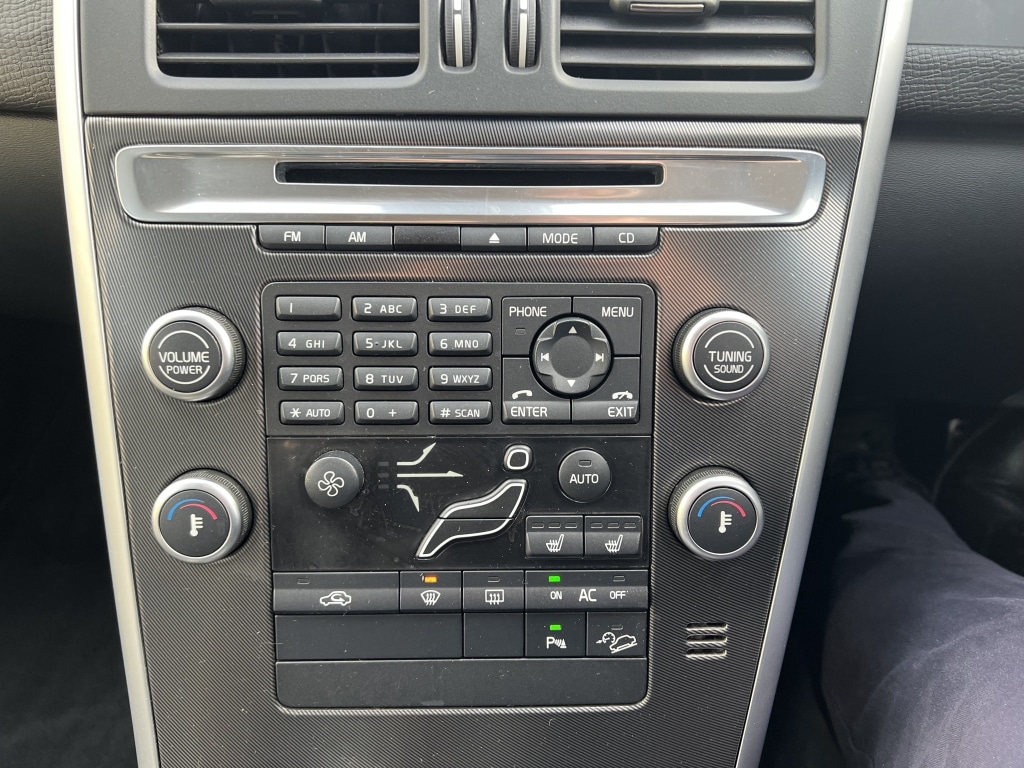 Used Volvo XC60 2010 for sale - 76383456: Photo 28