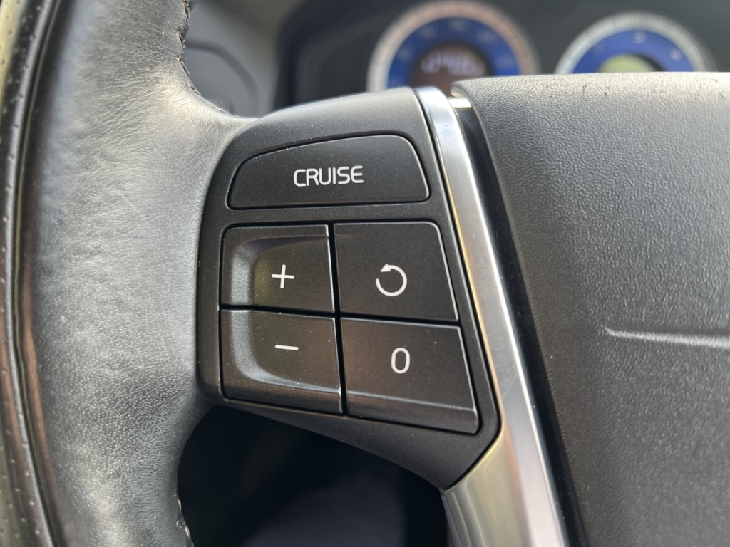 Used Volvo XC60 2010 for sale - 76383456: Photo 32