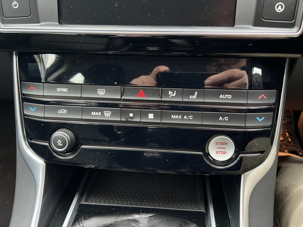 Used Jaguar XE 2015 for sale - 77423703: Photo 27