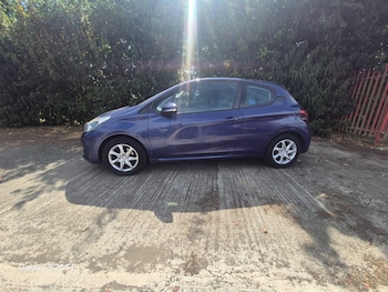 Used Peugeot 208 2015 for sale - 79537931: Photo