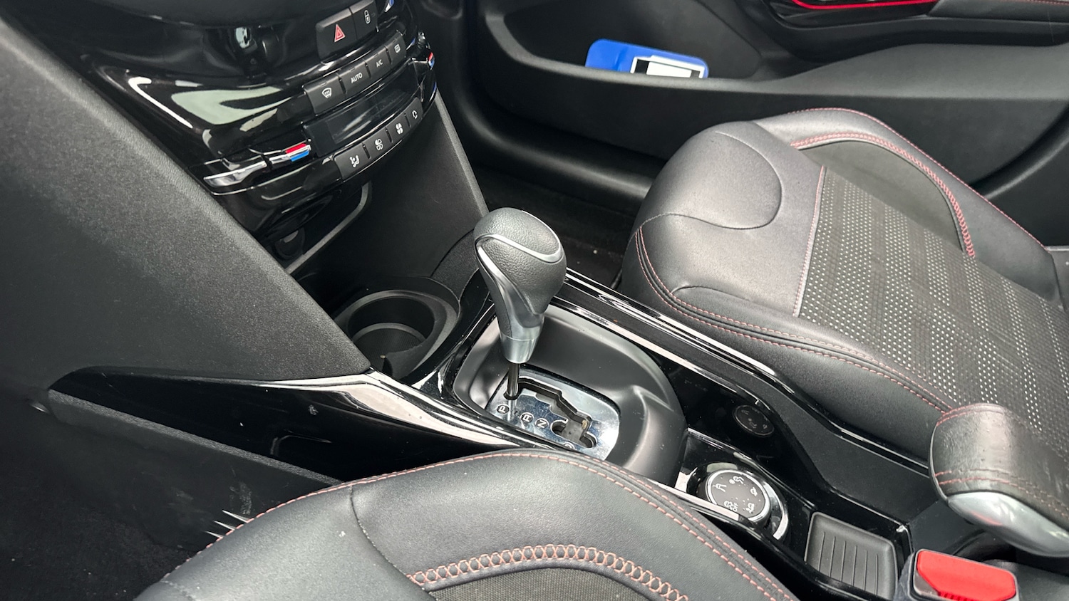 Used Peugeot 2008 2019 for sale - 76859658: Photo 13