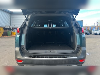 Used Peugeot 5008 2018 for sale - 76352007: Photo