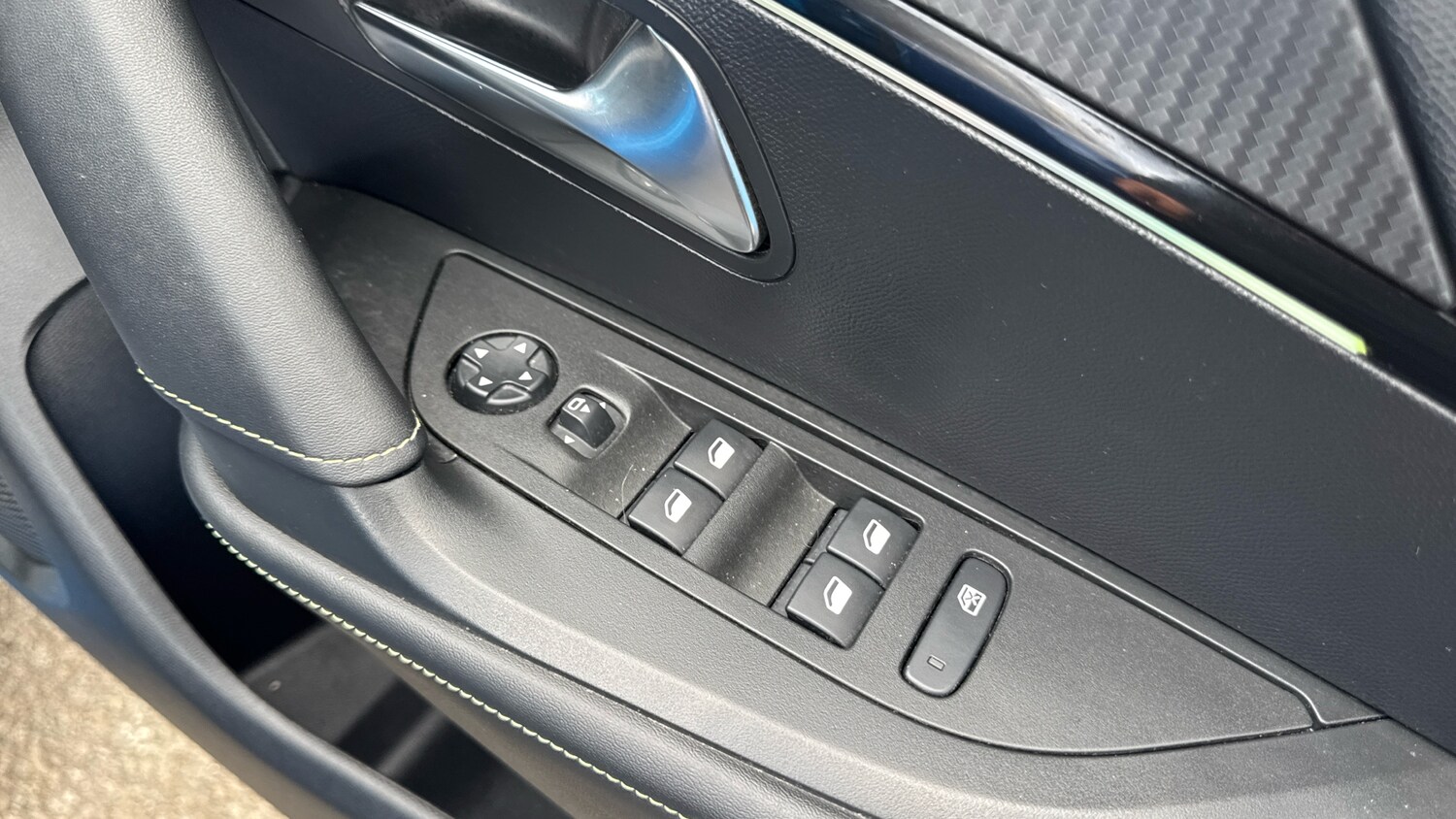 Used Peugeot 2008 2023 for sale - 75932407: Photo 23