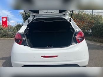 Used Peugeot 208 2018 for sale - 75931835: Photo