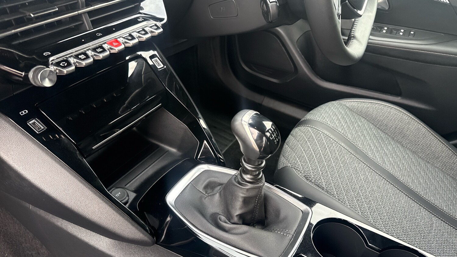 Used Peugeot 2008 2024 for sale - 76028063: Photo 13