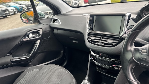 Used Peugeot 208 2018 for sale - 76232242: Photo 14