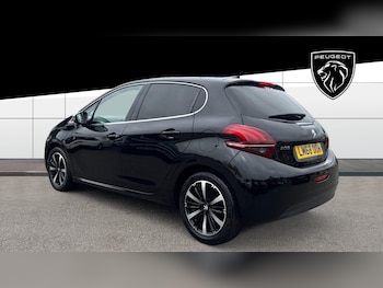 Used Peugeot 208 2018 for sale - 76232242: Photo 2