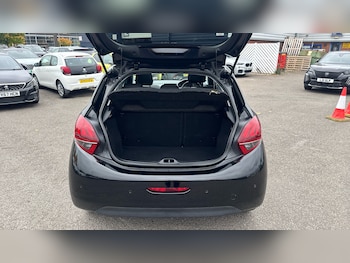 Used Peugeot 208 2018 for sale - 76232242: Photo 4